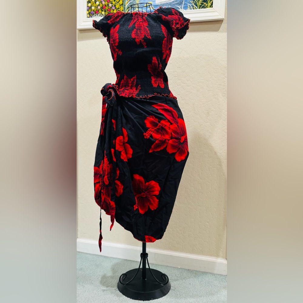 Hawaii Sarong and Top Red Black Floral